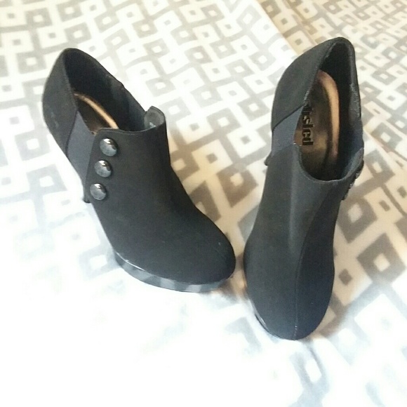 Unlisted Shoes - Unlisted heeled booties Size 7